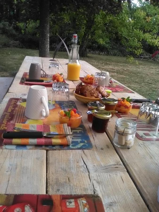 Chambre D'Hotes Des P'Tits Bonheurs Dosches Kültér fotó